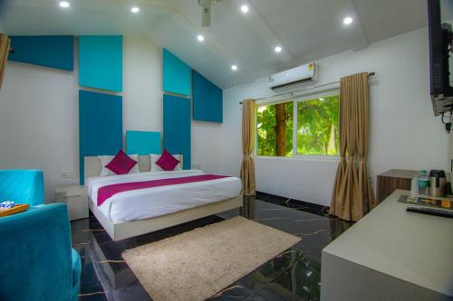 luxury_cottage_with_garden_at_corbett_treff_resort_3